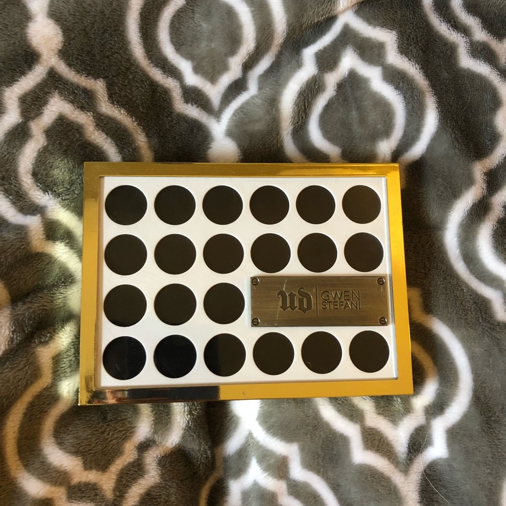 Urban Decay Gwen Stefani palette
